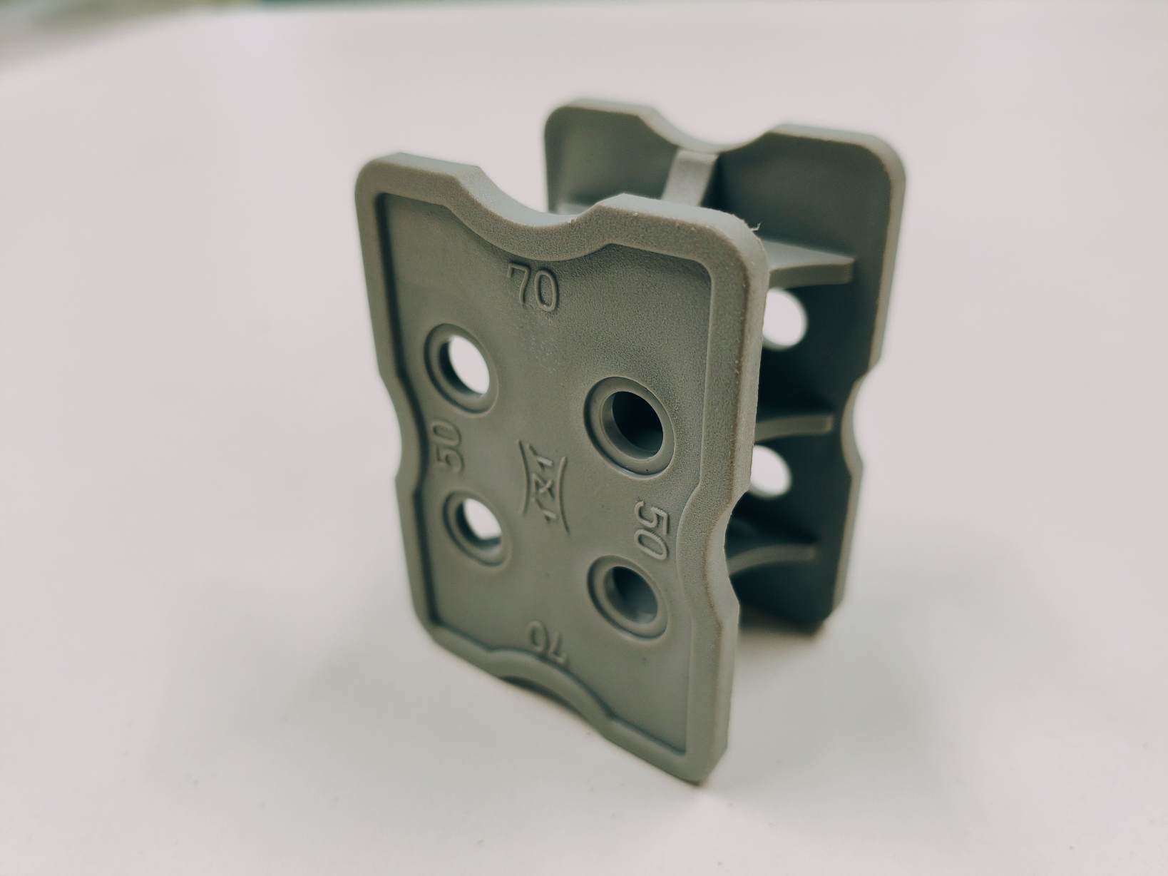 乾産業 キソ用サイコロ H40～70 グレー【250 ヶ入】 